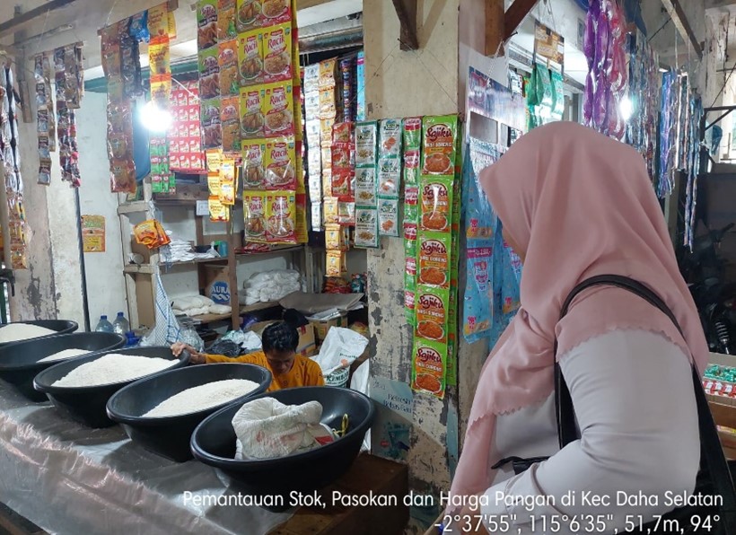 Sidak Pasar Daha Negara : Harga Bahan Pokok Stabil, Cabe Rawit dan Daging Ayam Masih Tinggi