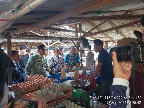 Pj. Bupati Hulu Sungai Selatan Pimpin Sidak Pasar Bersama Kepala SKPD, Pastikan Harga dan Pasokan Pangan Terkendali